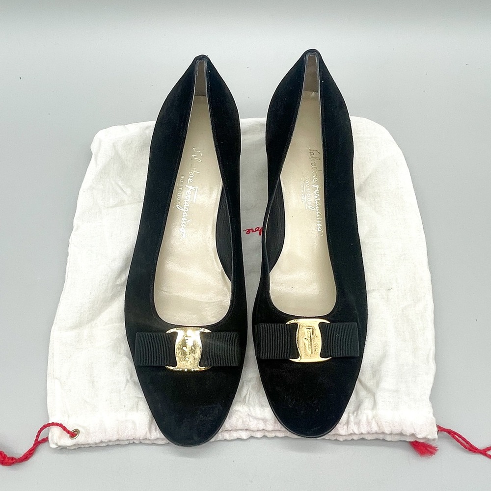 Salvatore Ferragamo Womens 10B Vara Bow Pumps Black Suede Block Heel Gold Preppy